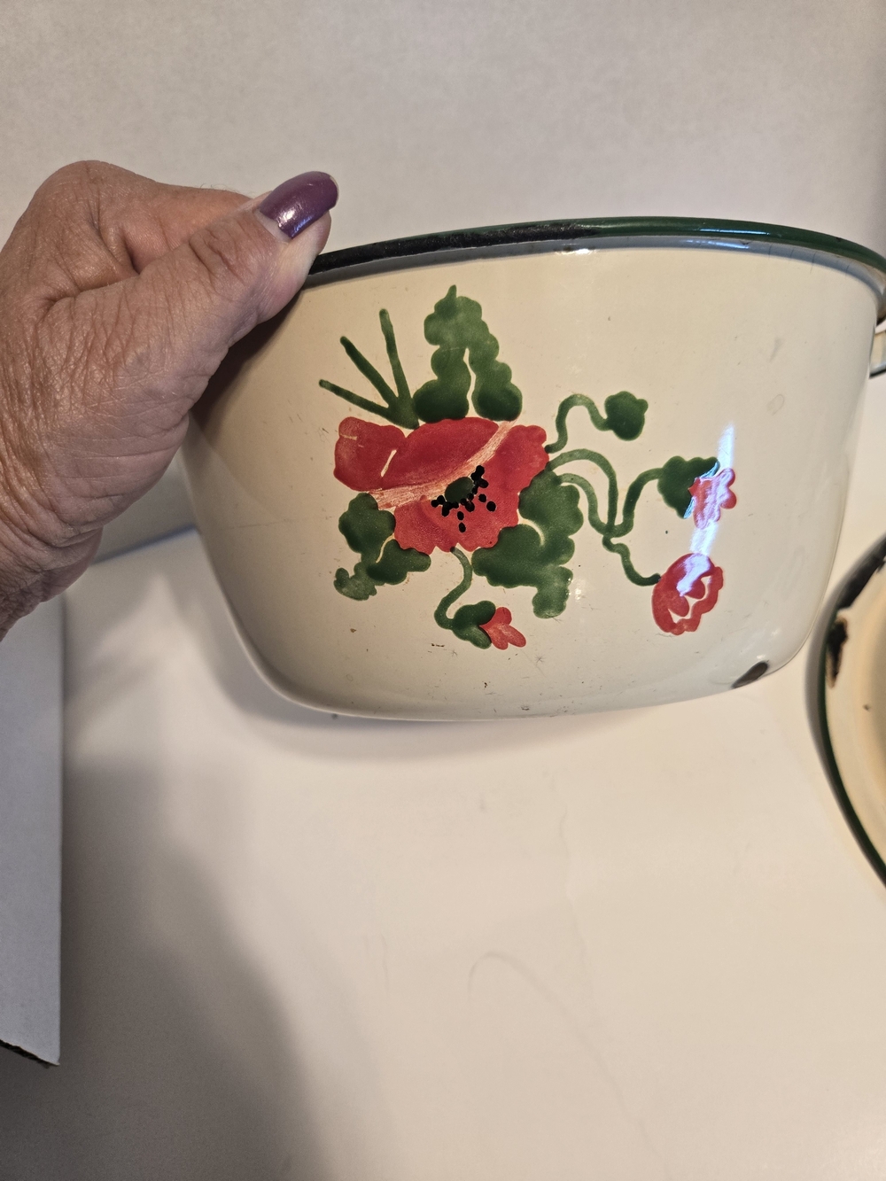 Vintage 1970s Cream Enamel Pot with Red Floral Design,Green Trim. - Picture 10 of 13